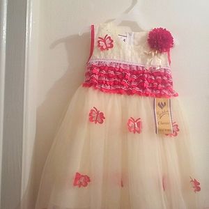 Dress with pair and sleeve touch